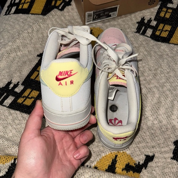 Air Force 1 Impact GS 'Summit White Seafoam'
7Y - 8.5W - Picture 2 of 4